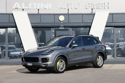 Porsche Cayenne 2015 Hybrid në Riedmattstrasse 8, 8153 Rümlang