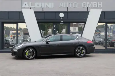 Porsche Panamera 2013 Petrol në Riedmattstrasse 8, 8153 Rümlang