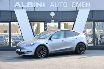Tesla Model Y 2023 Elektrischer Strom në Riedmattstrasse 8, 8153 Rümlang
