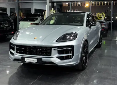 Porsche Cayenne 2024 Benzin/Elektro-PlugIn në Kosovë