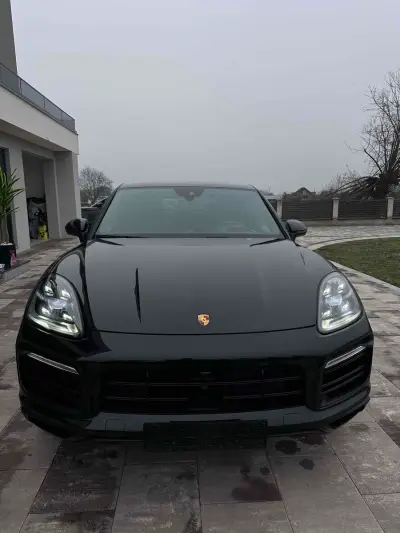 Porsche Cayenne 2022 Benzin/Elektro-PlugIn në null
