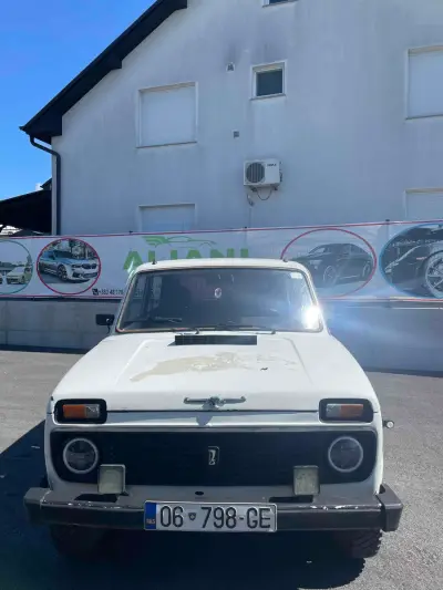 Lada Niva 1993 Petrol në Hasan Remniku, Lagjja e VIII, Muhaxherë, Livoç i Poshtëm, Municipality of Gjilan / Gnjilane, District of Gjilan, 60010, Kosovo